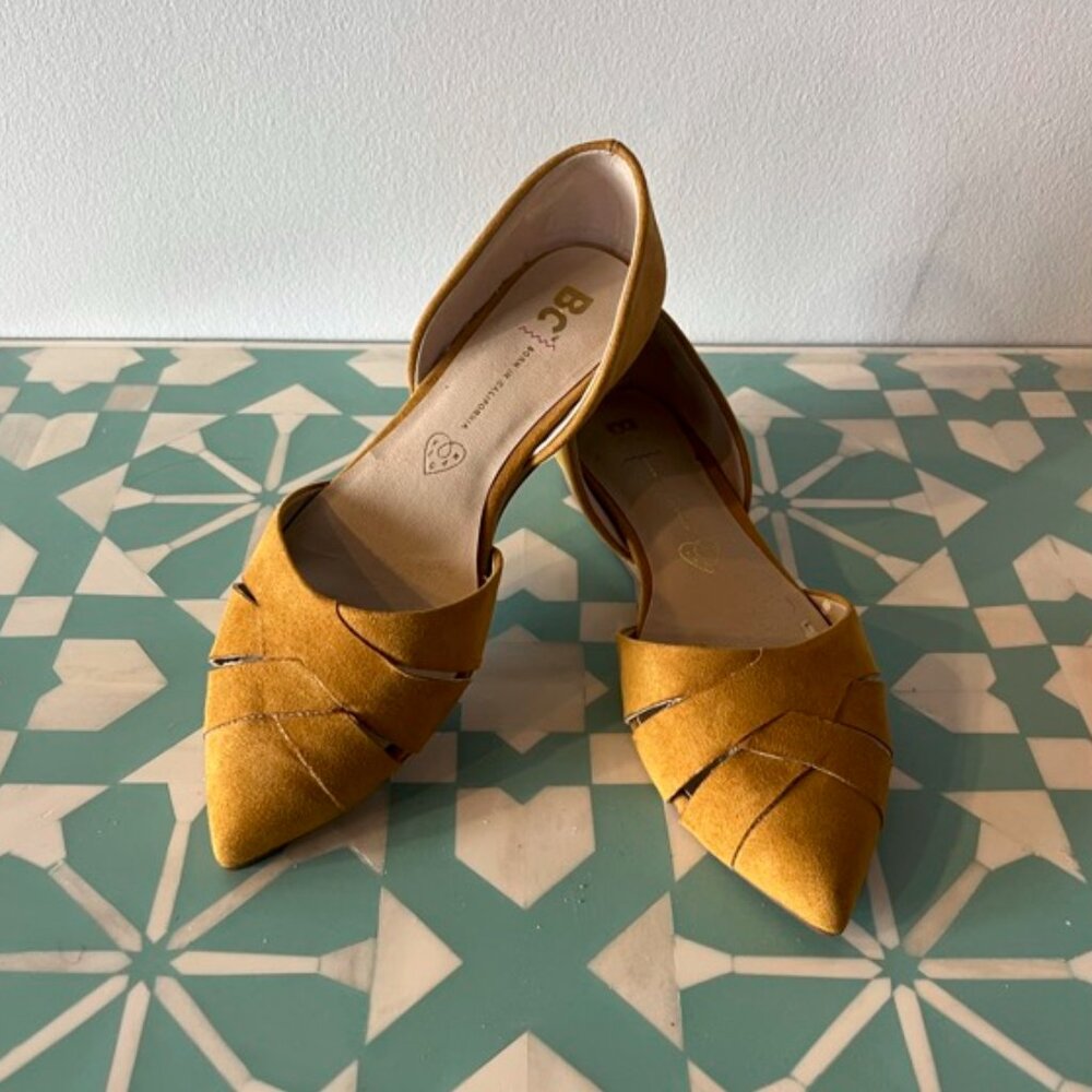 Mustard yellow flats - Size 6